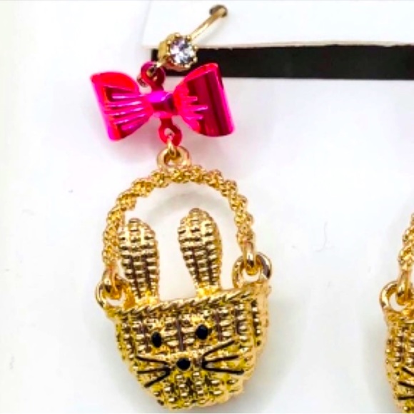 New Betsey Johnson  pink bow with bunny basket earrings - Picture 7 of 15